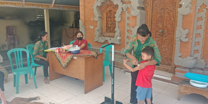 Kegiatan Posyandu Di Banjar Dinas Alas Teruna Desa payangan