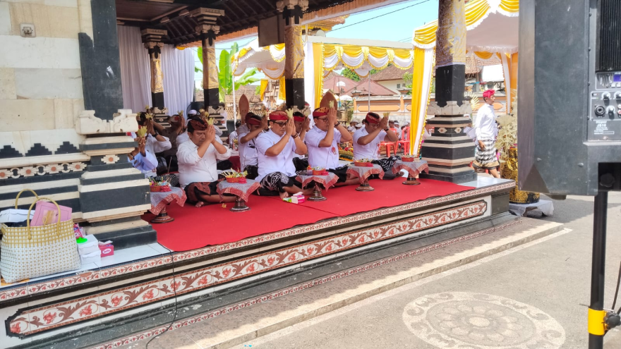 BAPAK BUPATI TABANAN Hadiri Uleman UPACARA NGENTEG LINGIH RING BANJAR ADAT PAYANGAN KAJA 
